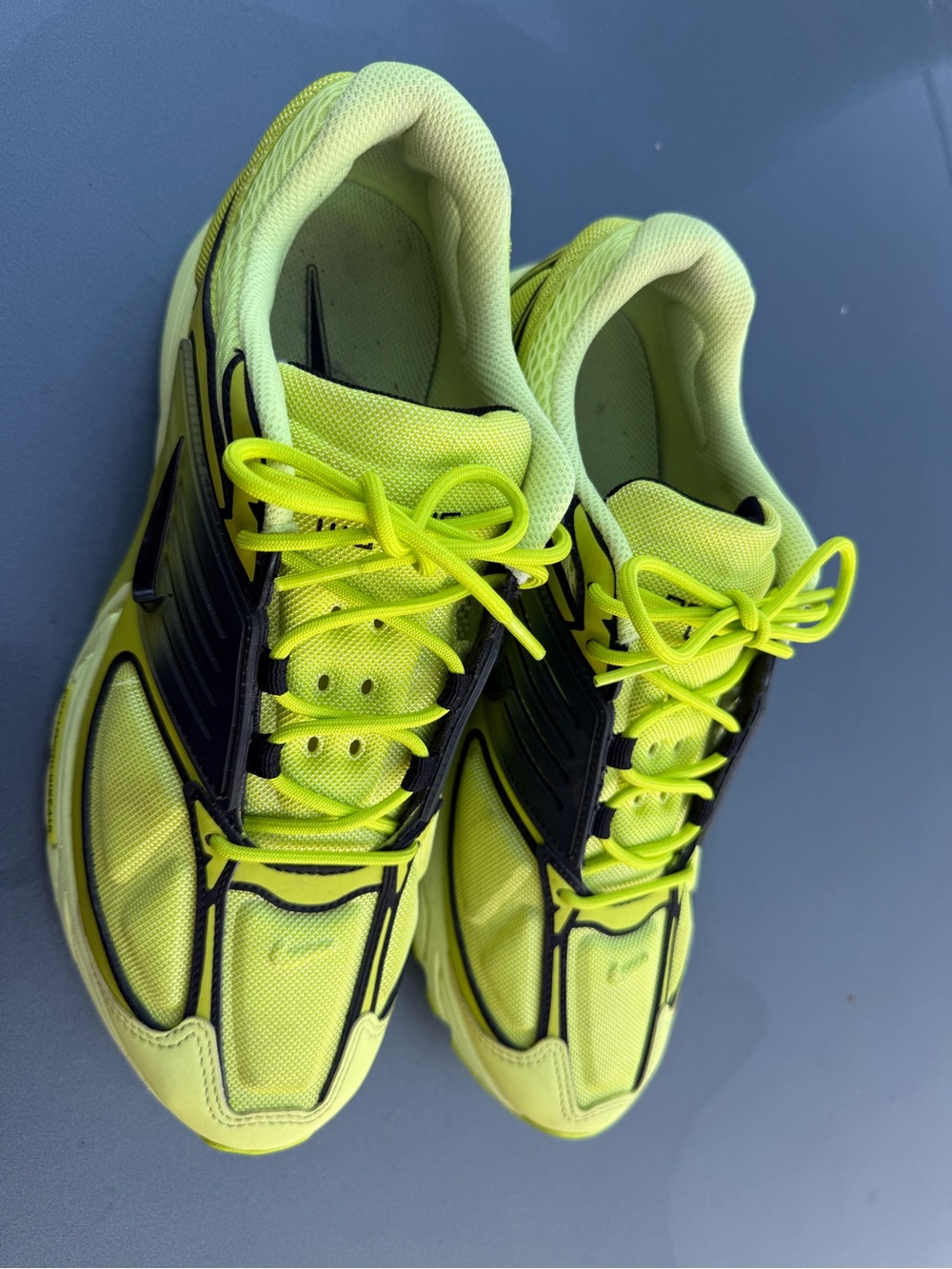 Nike Men's Neon Yellow and Black Running Sneakers